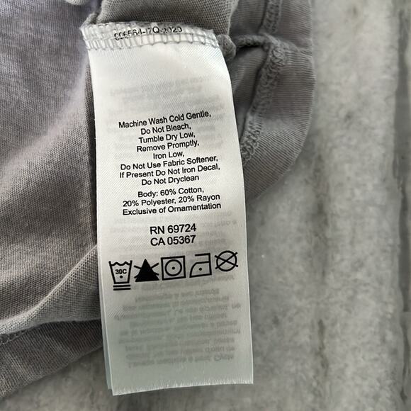 Columbia Geometric Quilt Pattern Gray T-Shirt Woman Size Small - Picture 6 of 8